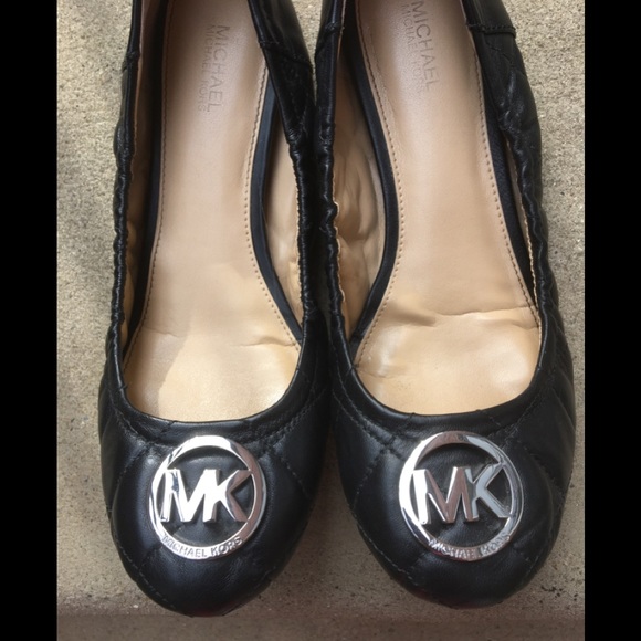 Michael Kors Shoes - 🍁HP💕Michael Kors stretchy quoted flats